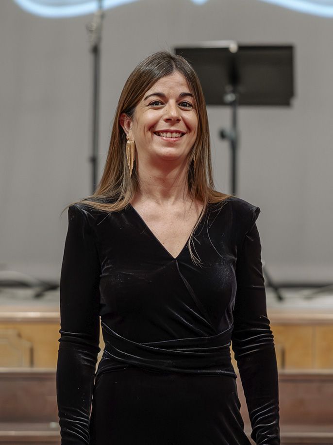 NUESTRO EQUIPO ángela